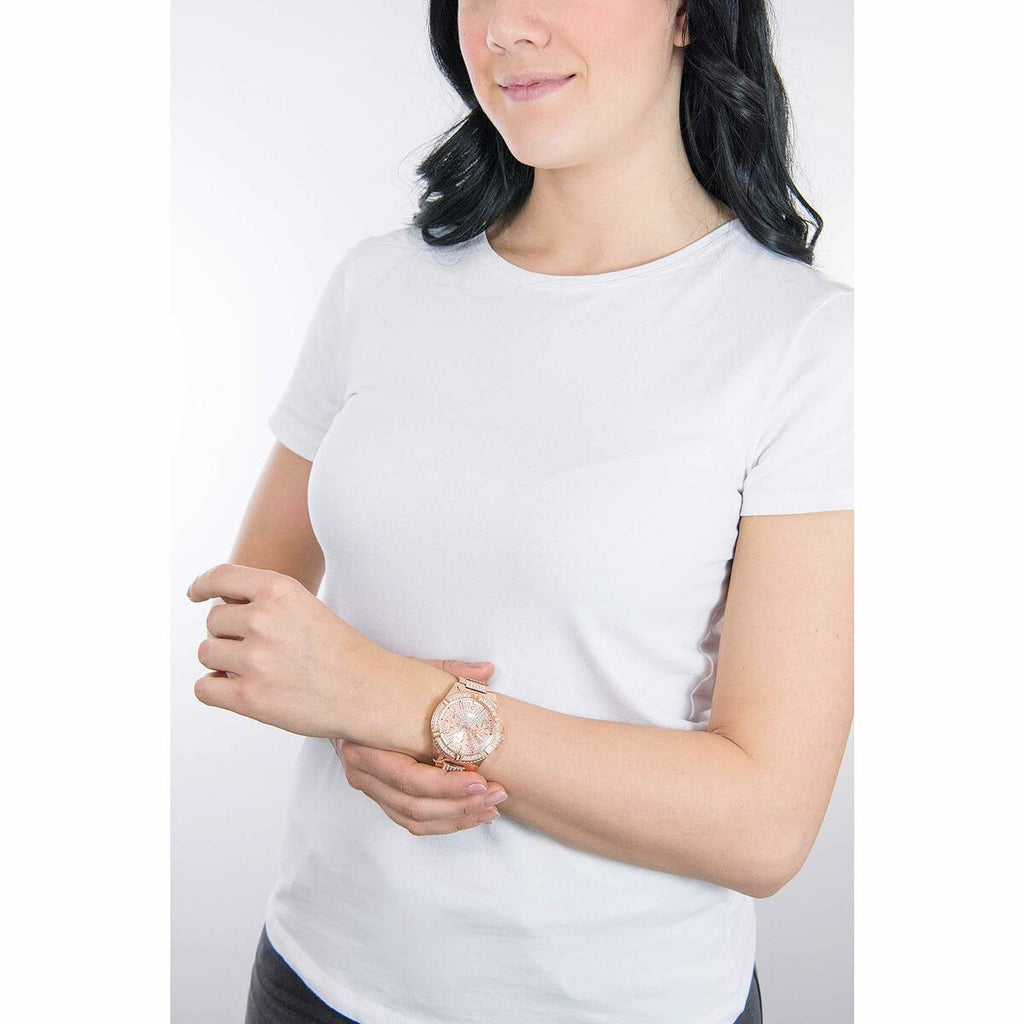 V3HFA6E51340627C76875578D208D6F7732R6445002P9